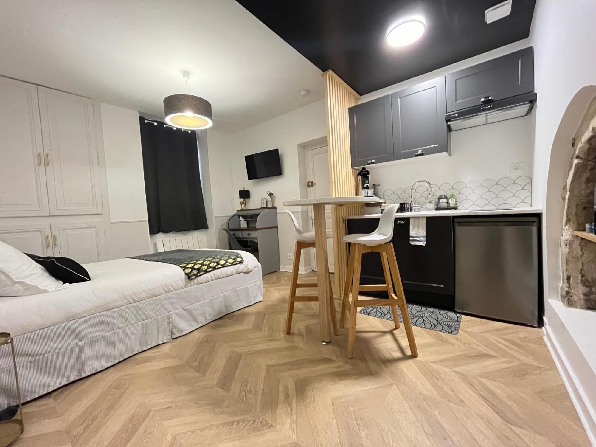 Le Studio Haslay Seraucourt En Plein Coeur De Ville De Bourges - Charme De L Ancien Et Confort Contemporain Pokój zdjęcie